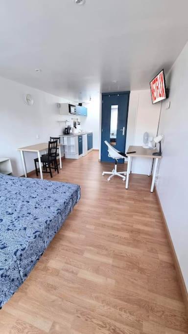 Studio En Rez De Jardin Avec Terrasse Privee - Le Petit Chateau Avesnois - Tv - Wifi - Logement Complet Avesnes-sur-Helpe Экстерьер фото